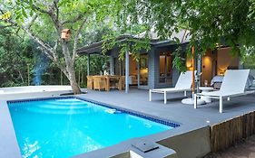 The Cabin Luxury Safari Villa, Private Pool, Hot Tub, Outdoor Shower, Giraffe Tower, Free Standing Bath, Private Game Reserve, Romantic Getaway, Ultimate Bush Luxury